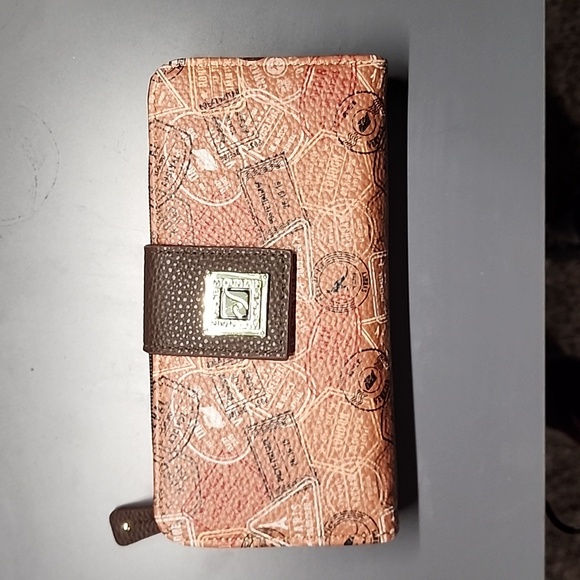 Wallet - Picture 1 of 8